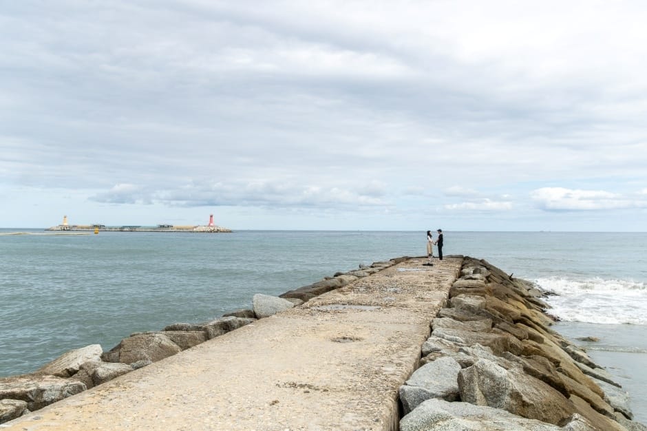 Goblin filming location Jumunjin Breakwater Gangneung