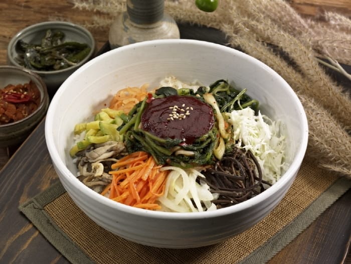 Korean culture - Bibimbap in Korean food in movies representing harmony and Obangsaek philosophy.