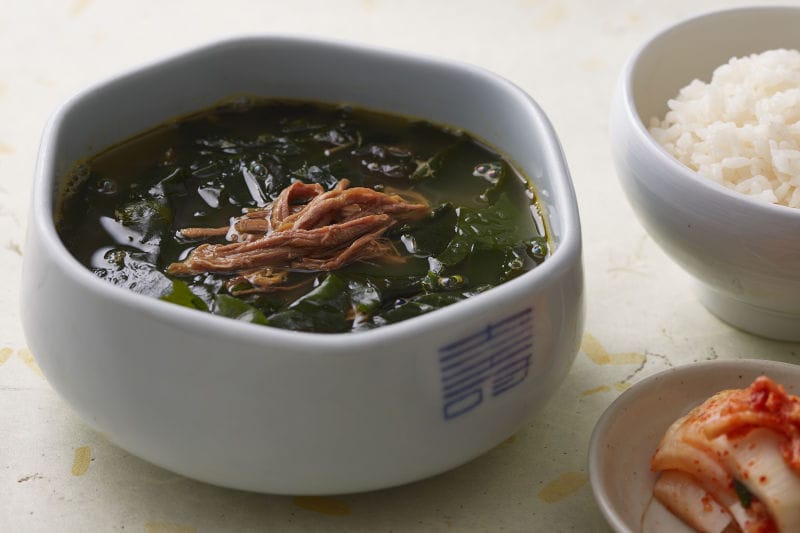 Korean culture - Seaweed soup (Miyeok-guk) representing maternal devotion and healing in Korean food in movies.