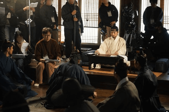 A cinematic still cut from The King's Warden (2026) directed by Jang Hang-jun, showcasing the film's detailed mise-en-scène and historical atmosphere.