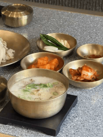 A traditional table representing the warm meaning of Jeong in Korea.